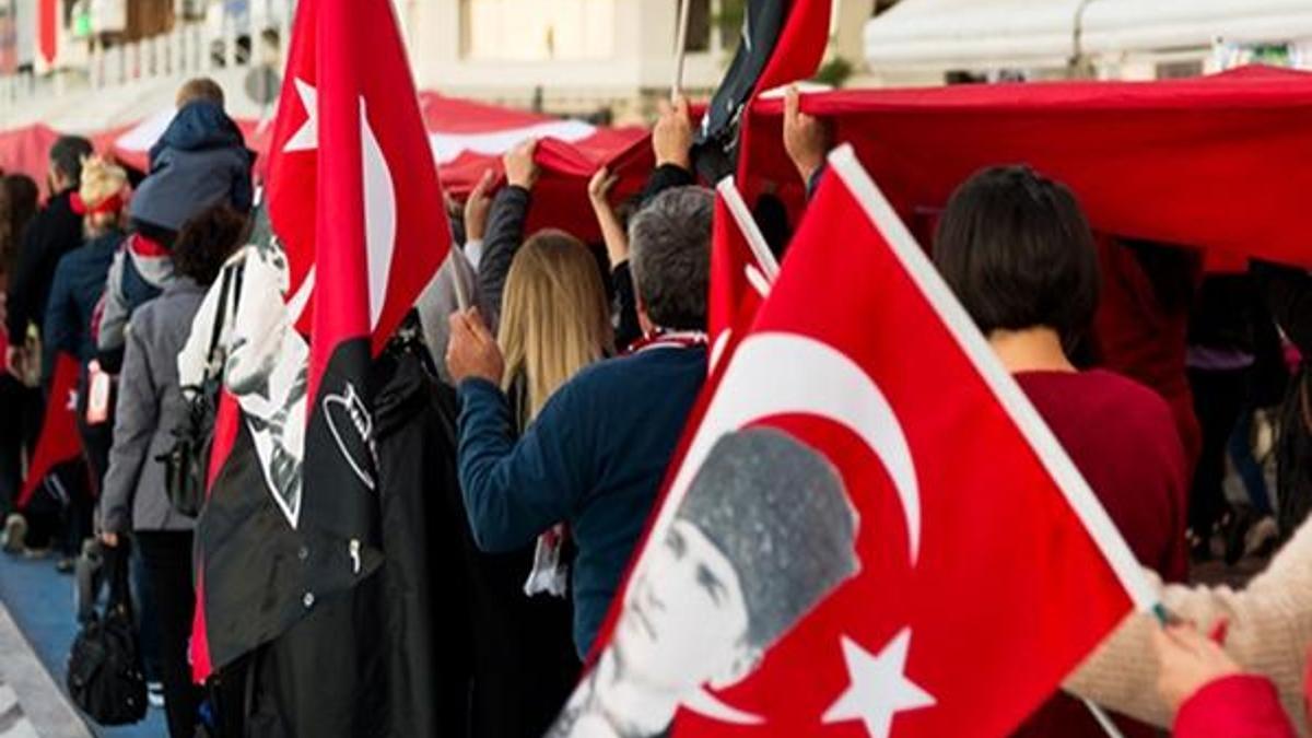29 Ekim Cumhuriyet Bayramı şiirleri! 2-3-4-5 kıtalık kısa uzun seçenekli ilkokul, ortaokul düzeyinde anlamlı 29 Ekim şiirleri…