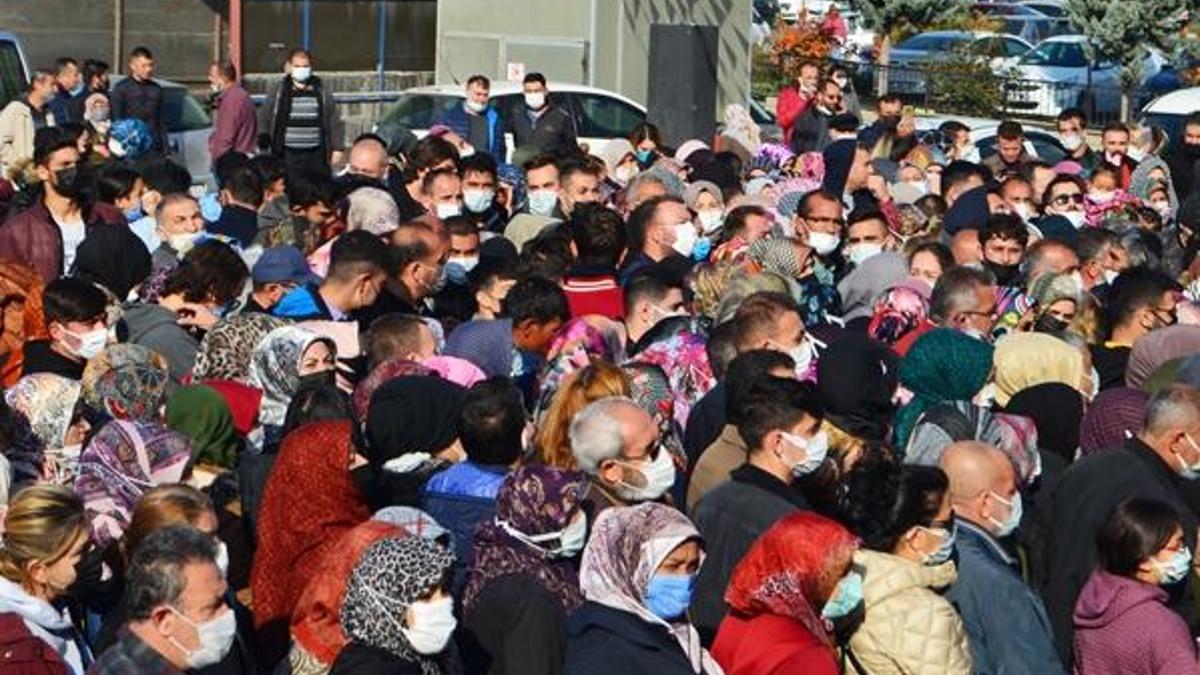 Fiyatları gören oraya koştu! İndirim izdihamı