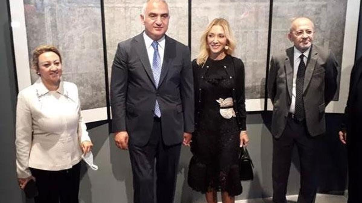 Bakan Ersoy AKM'de sergi açılışına katıldı