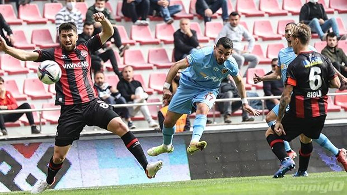 Kayserispor kabustan uyandı! 3 gol 2 kırmızı