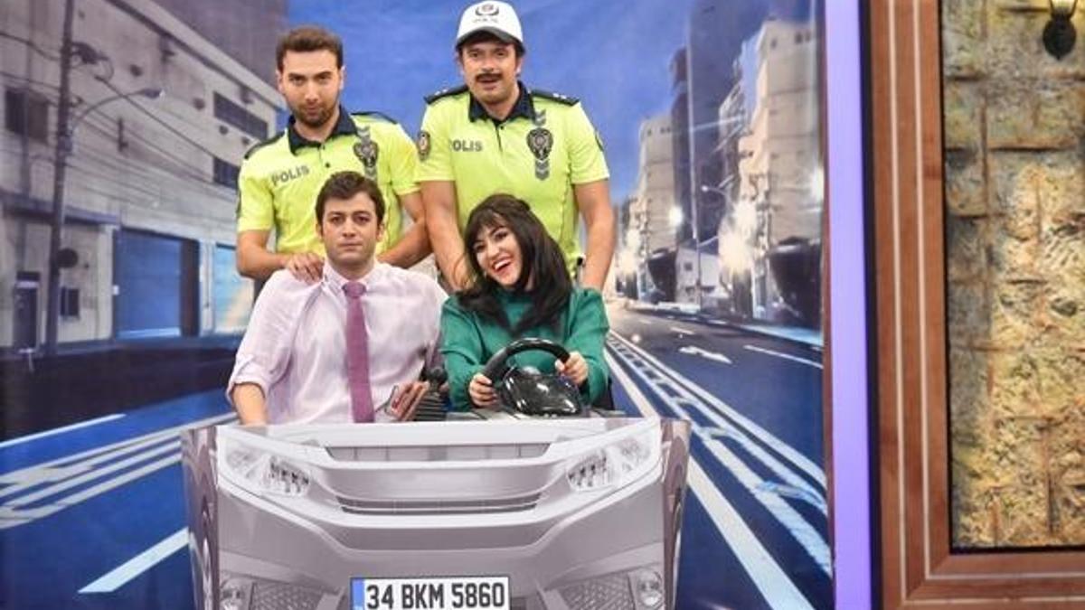 Çok Güzel Hareketler ekibi Levent Kırca'ya selam çaktı!