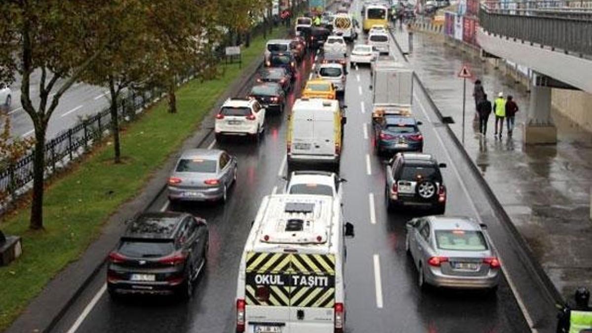 Zincirleme trafik kazası; 7 araç birbirine girdi