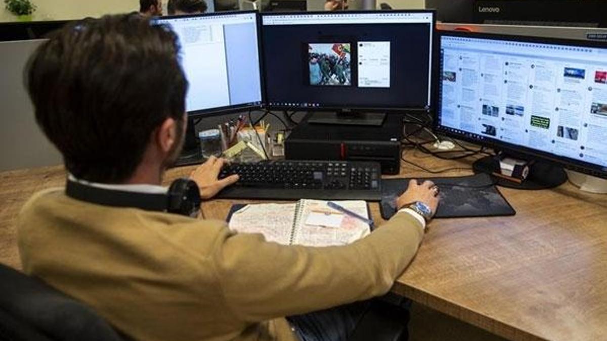 Polisten öğrencilere güvenli internet bilgilendirmesi