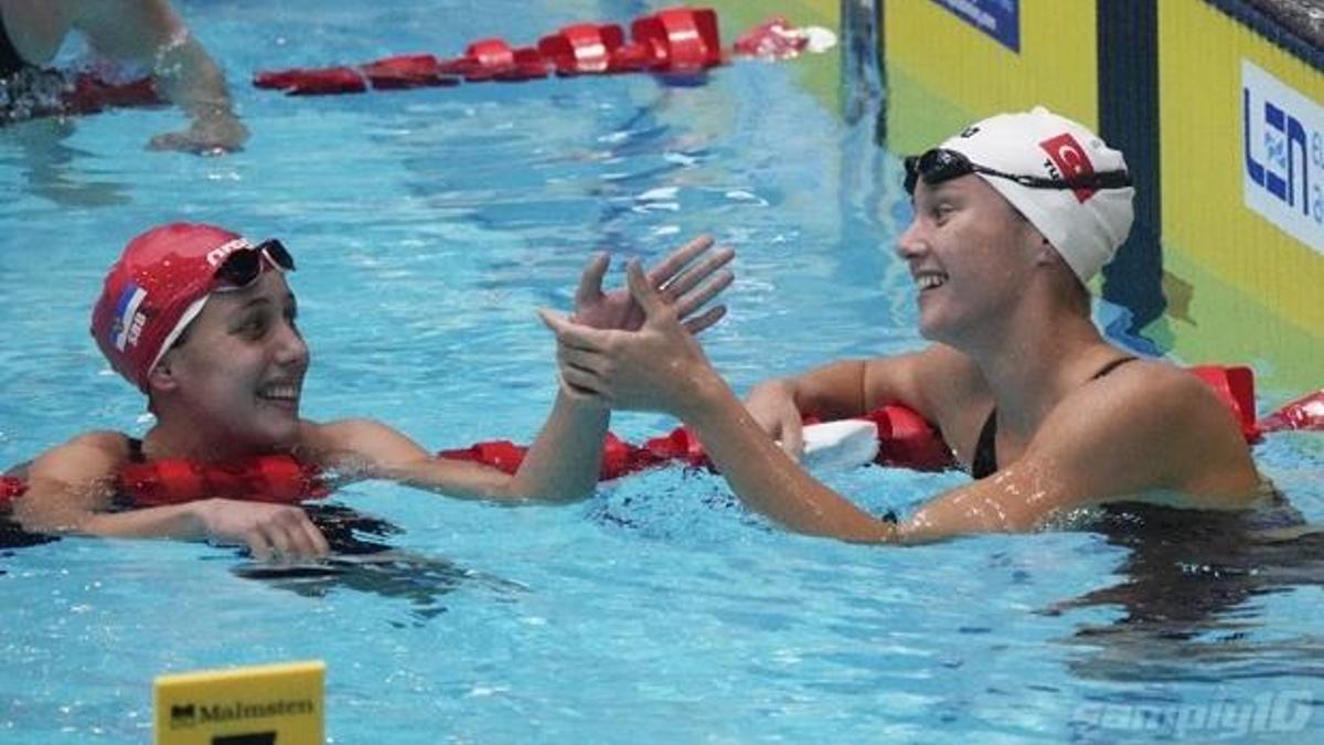 Milli yüzücü Viktoria Zeynep Güneş'ten tarihi başarı!