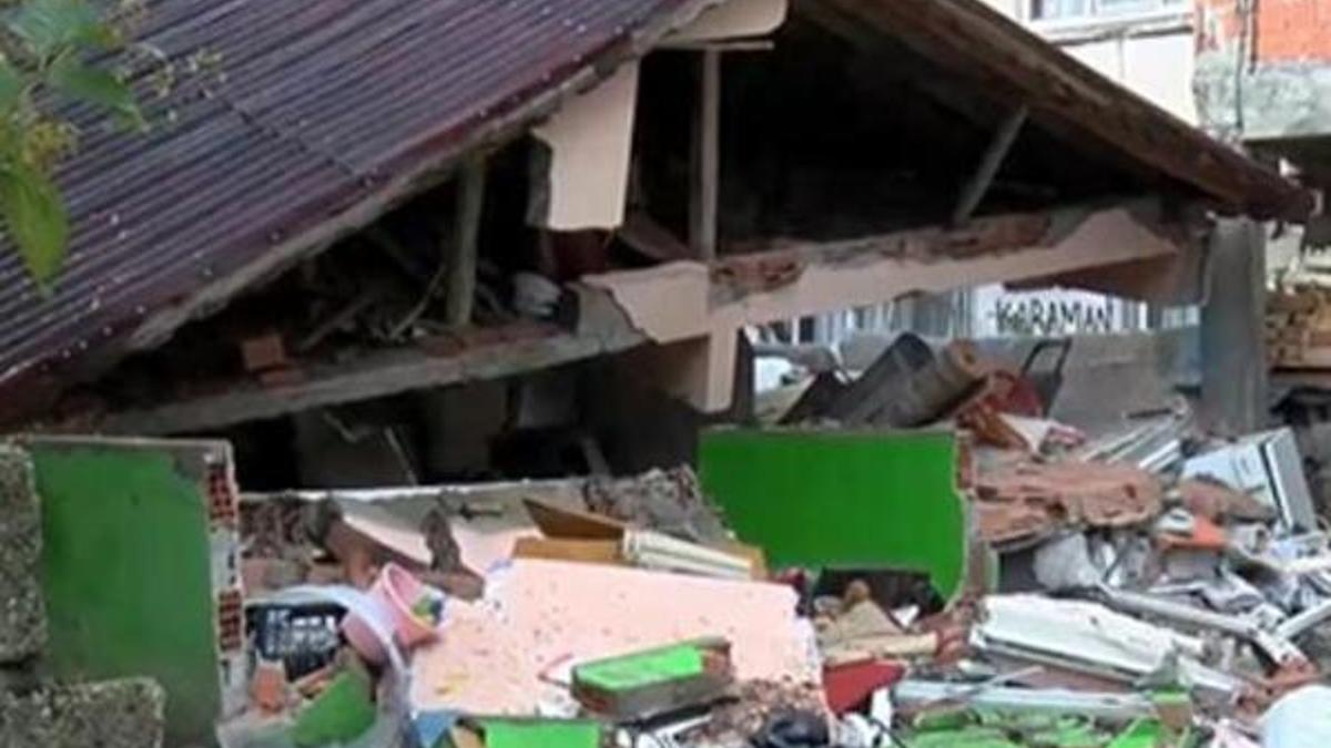 Pendik'te tek katlı evde korkutan patlama