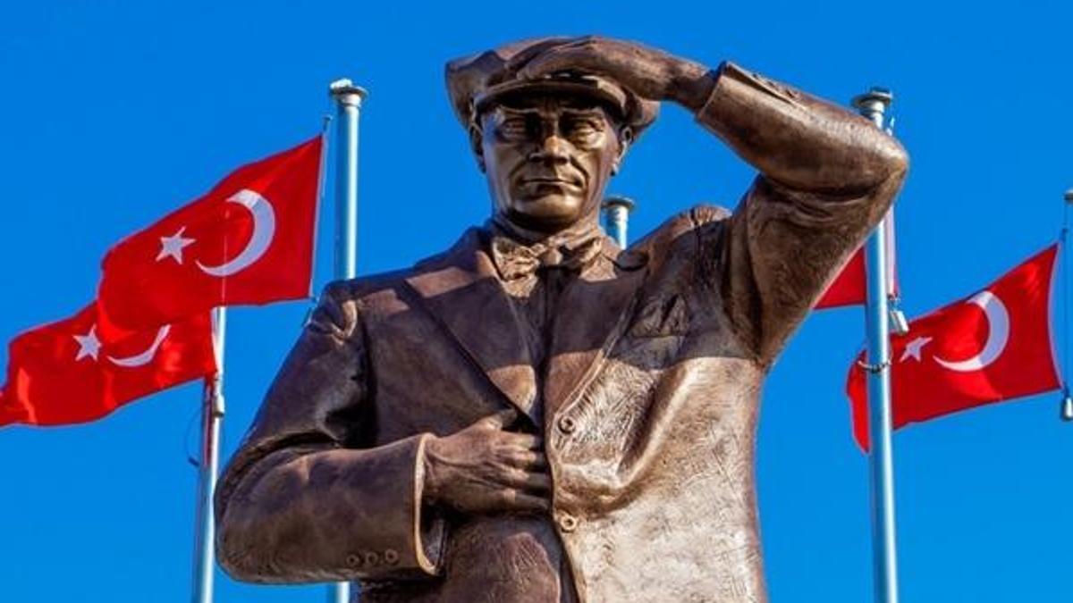 2, 3, 4 kıtalık duygusal 10 Kasım şiirleri! 10 Kasım Atatürk'ü Anma Günü şiirleri için anlamlı, en güzel seçenekler...
