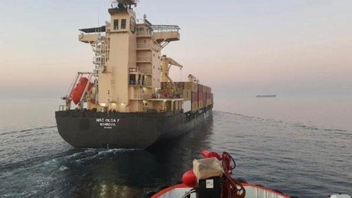 Konteyner gemisi Kadıköy açıklarında arızalandı