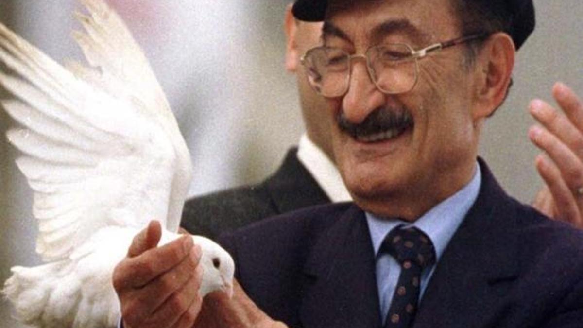 Bülent Ecevit şiirleri ve sözleri! Karaoğlan ölümünün 15. Yılında anılıyor: Bülent Ecevit kaç yaşında öldü, nereli?