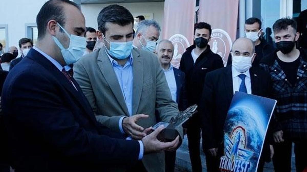 Selçuk Bayraktar Samsun'da TEKNOFEST 2022 hazırlıklarını inceledi