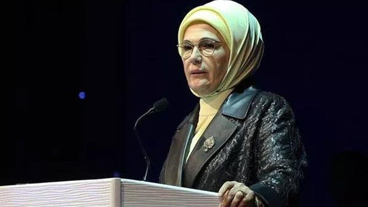 Emine Erdoğan'dan Palet Türk Müziği İlkokulu paylaşımı