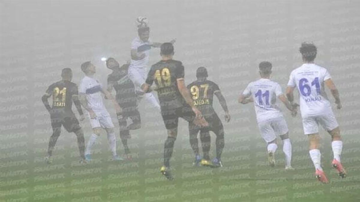 İstanbulspor-Menemenspor maçına sis engeli