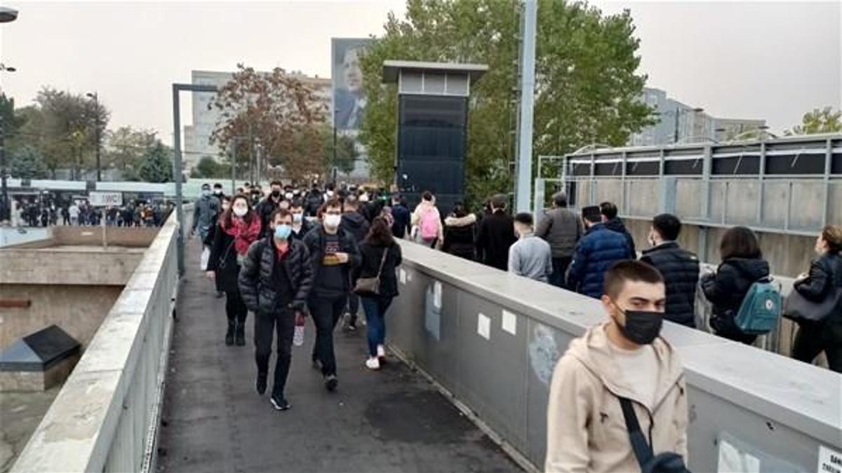 İstanbul'da toplu taşımada ve trafikte yoğunluk