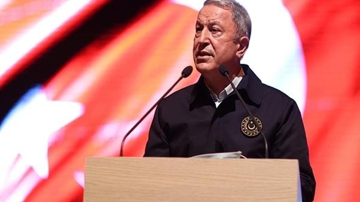 Milli Savunma Bakanı Akar, Azerbaycan’da Zafer Günü törenine katıldı