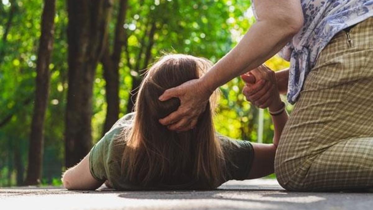 ‘Epilepsi nöbeti geçiren hasta sağ tarafına yatırılmalı’