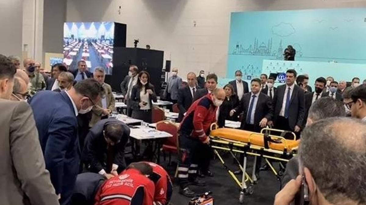 İBB Meclisi'nde panik! CHP'li üye hastaneye kaldırıldı
