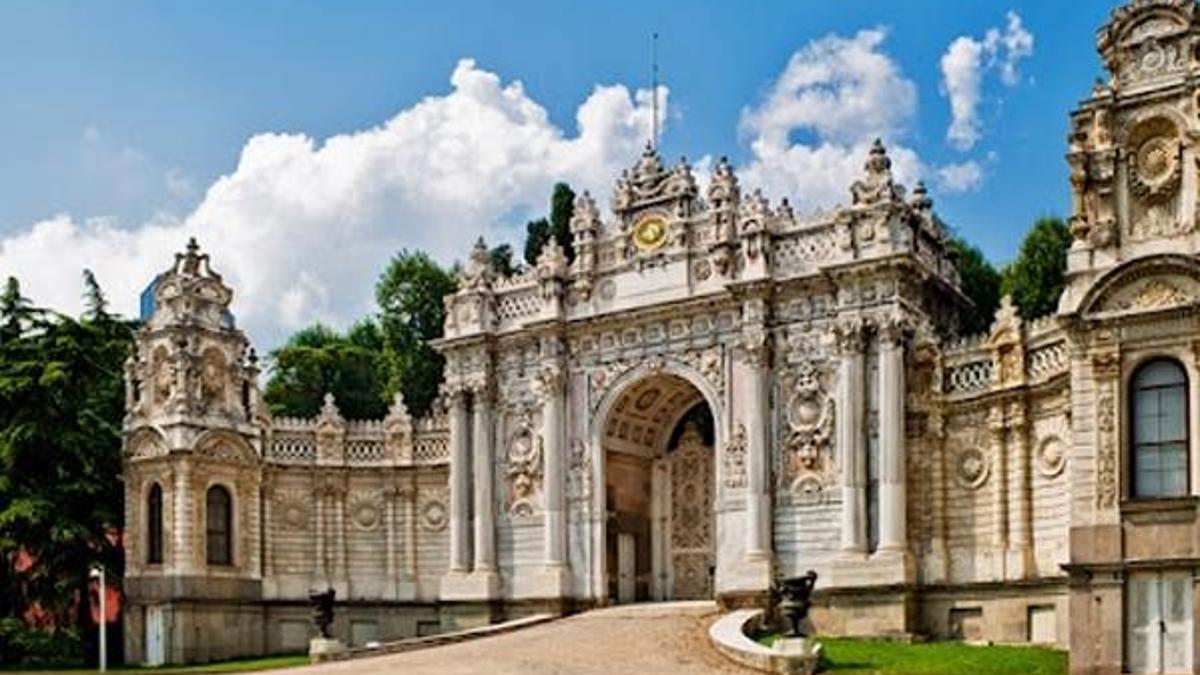 10 Kasım Dolmabahçe Sarayı ücretli mi? 10 Kasım Dolmabahçe ziyaret saatleri