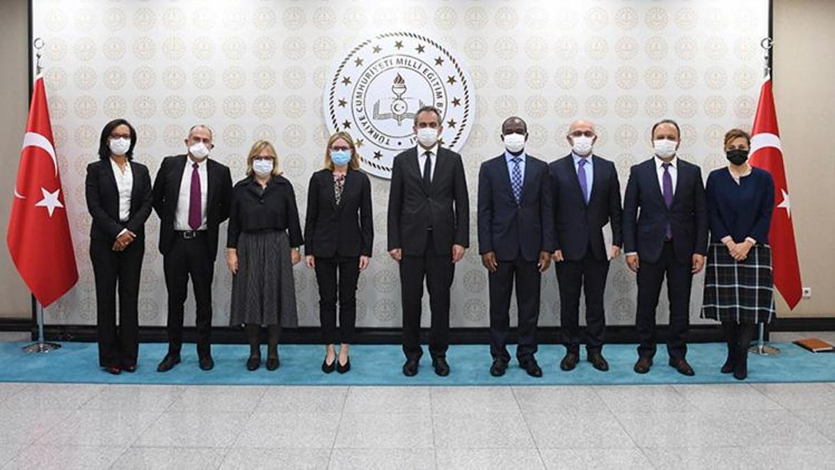 Bakan Özer'den öğrenci, öğretmen ve okullarla ilgili flaş açıklama!
