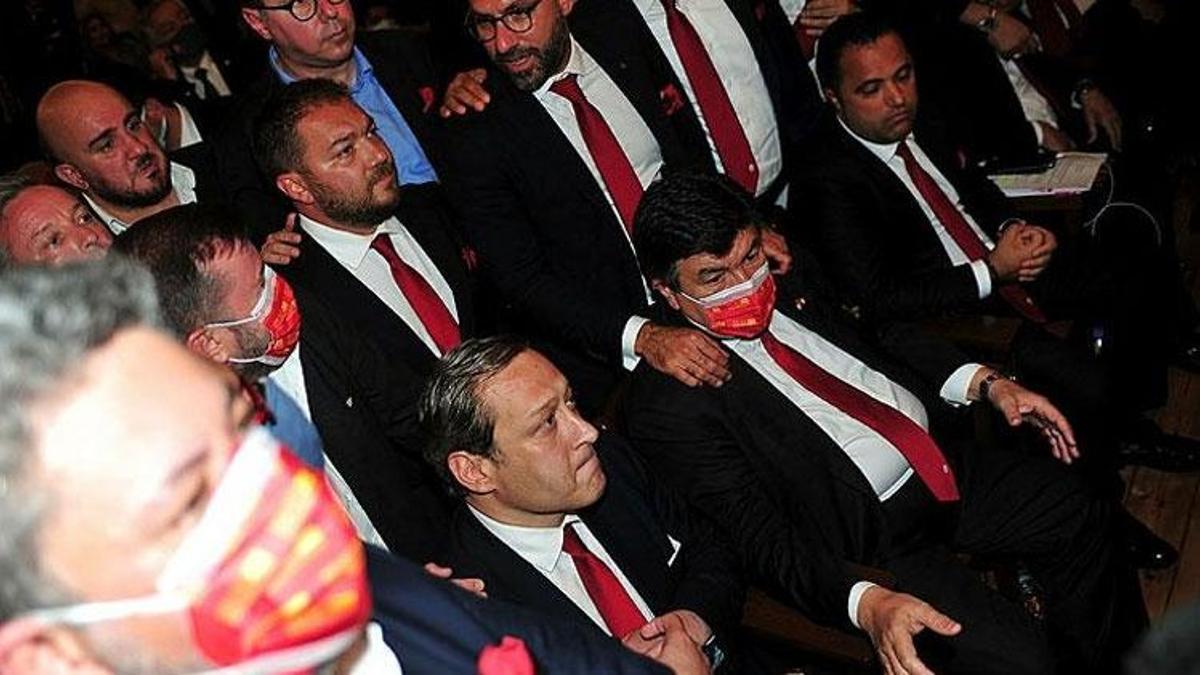 Galatasaray'da deprem! Önce gruptan çıktı sonra istifa etti