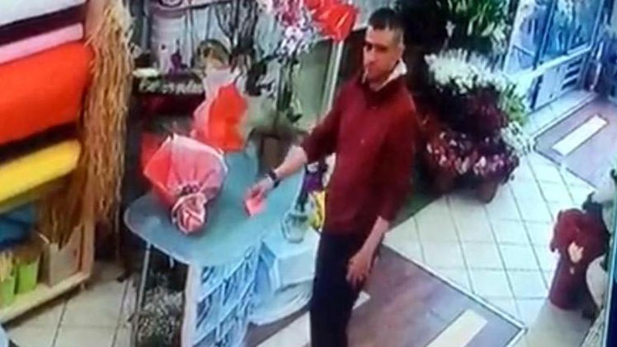 Öğretmene isimsiz gül gönderdi! Tacizden dava açıldı