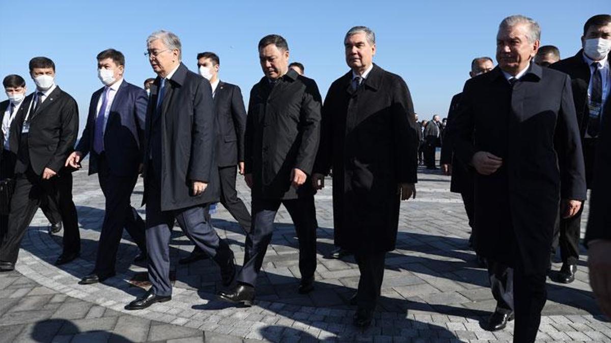 Türk liderler cuma namazını Fatin Rüştü Zorlu Camisi'nde kıldı