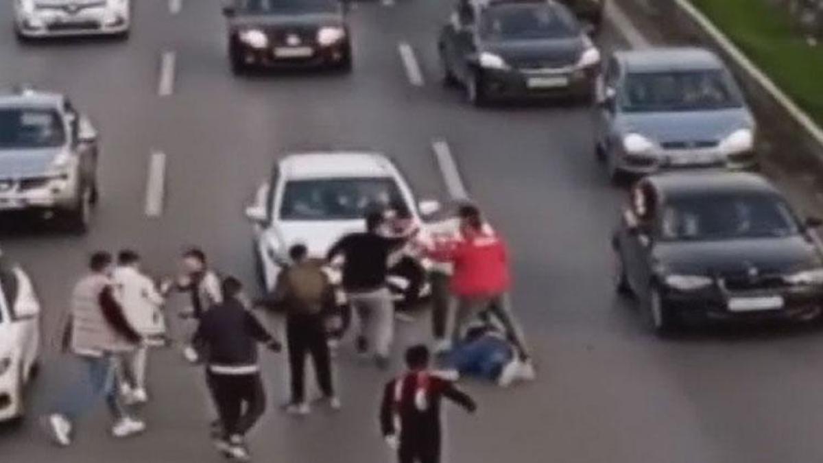 Maltepe E-5'te taşlı bıçaklı dehşet anları!