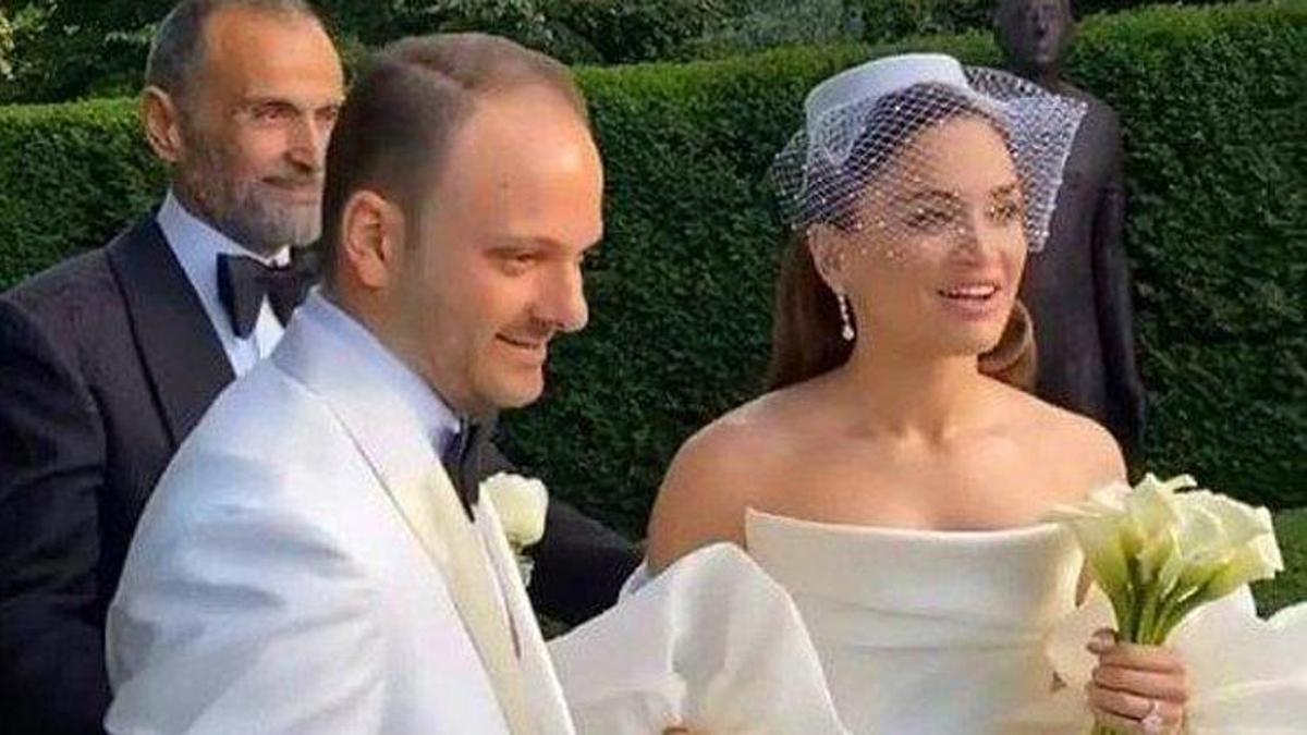 Murat Gezer ve Nazlı Çarmıklı Gezer çiftinden müjdeli haber!