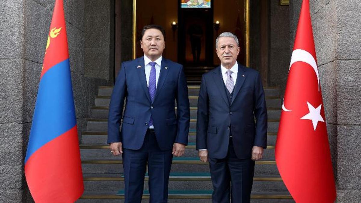 Milli Savunma Bakanı Akar, Moğolistan Savunma Bakanı Gürsed ile görüştü!