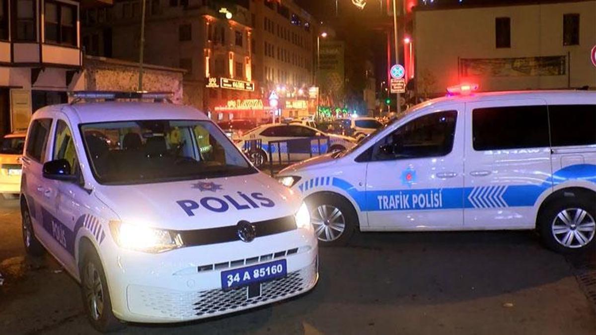 İstanbul'da olaylı gece! Mendil satan çocuğa saldırdılar: Silahlar patladı, 1 gözaltı