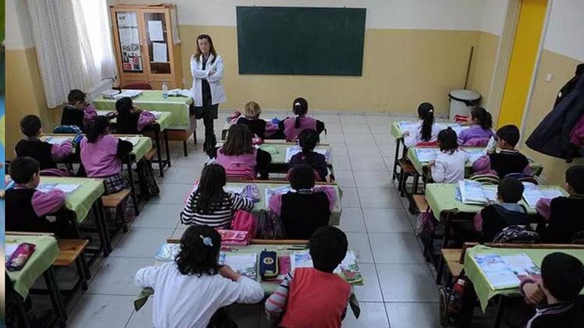 Öğretmenlere hediye tartışması! Milli Eğitim Bakanlığı harekete geçti...