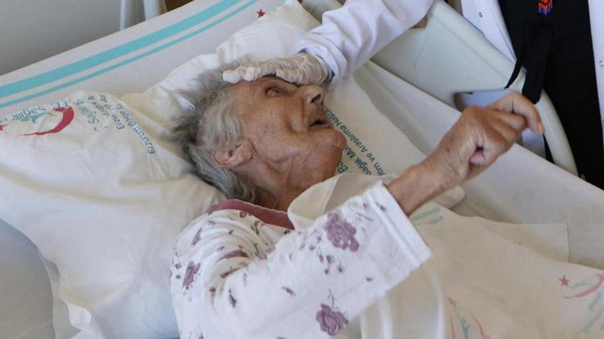 Hastalıklarına rağmen 90 yaşında koronayı yendi