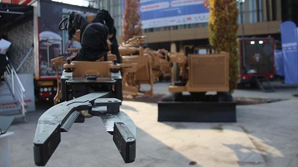 Robotik kol bombayı el hassasiyetiyle imha ediyor