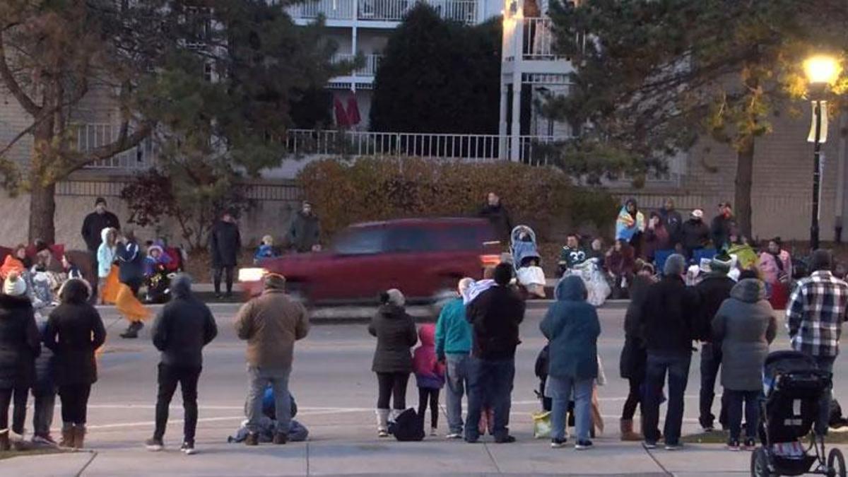 ABD'nin Wisconsin eyaletinde dehşet! Araç kalabalığa daldı Noel geçidi kana bulandı