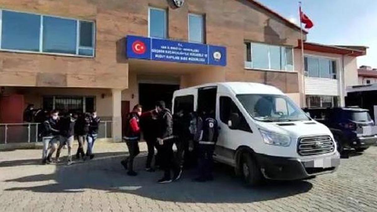 Van'da 13 göçmen kaçakçısı tutuklandı