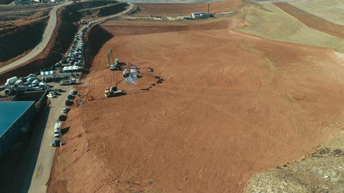 Çöpten elde edilecek enerjiyle ısıtılacak topraksız cam seranın temeli atıldı