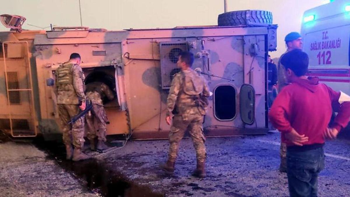 Siirt'te askeri araç devrildi! Yangın çıktı