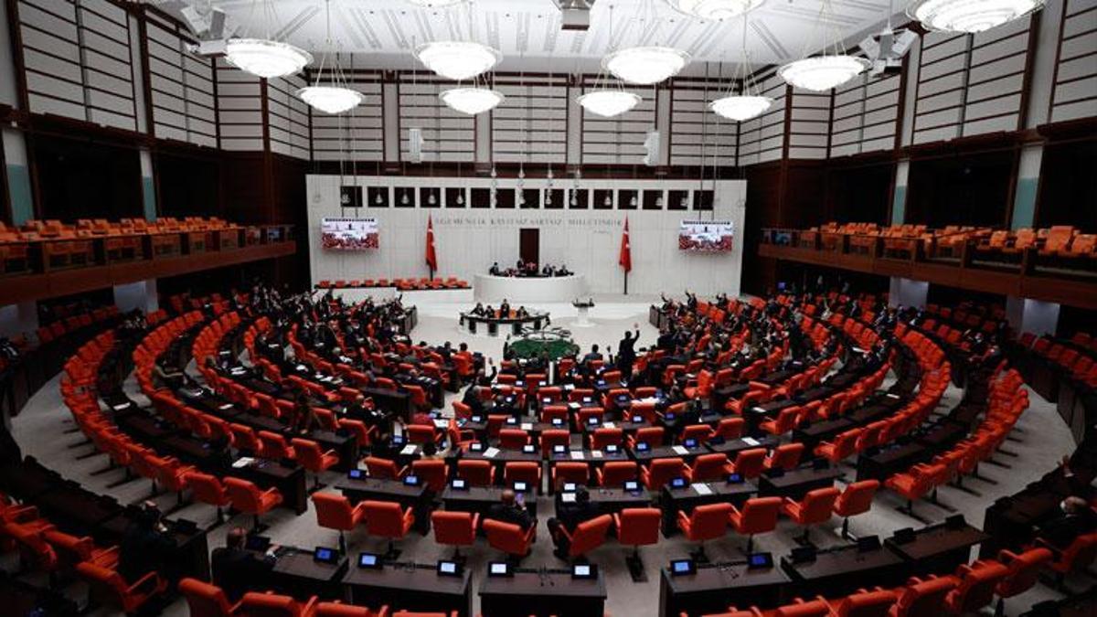 HDP'li 13 milletvekilinin dokunulmazlık fezlekesi Meclis'e sunuldu