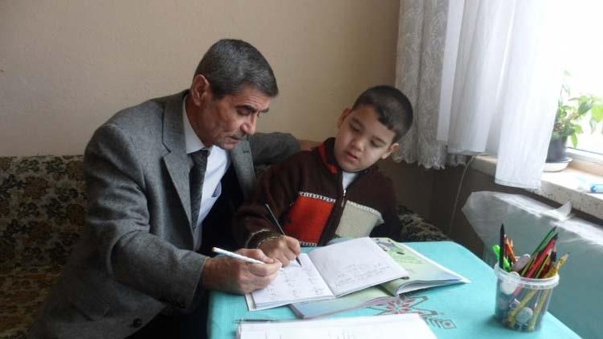 Evde eğitim hizmeti nedir, kimler yararlanacak? MEB’ten evde eğitim kararı!