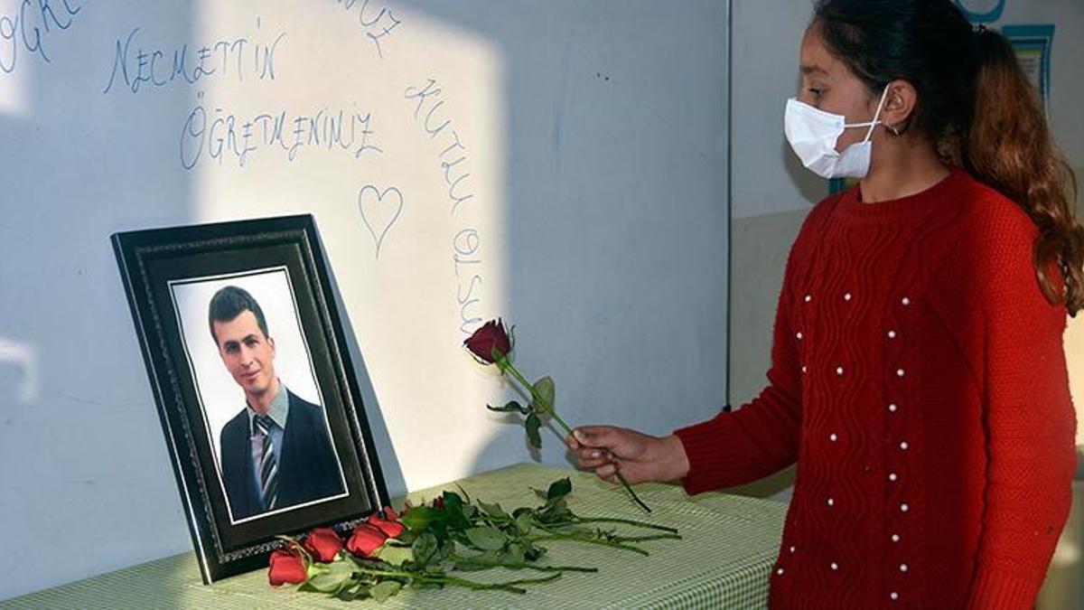 PKK'nın şehit ettiği Necmettin öğretmen anıldı