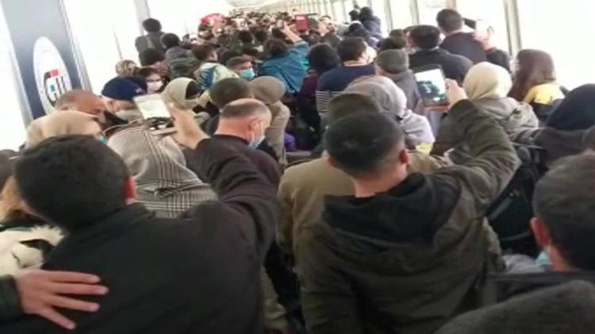 Akın akın Van'a geliyorlar! Sınır kapısında 'Muhteşem Cuma' yoğunluğu