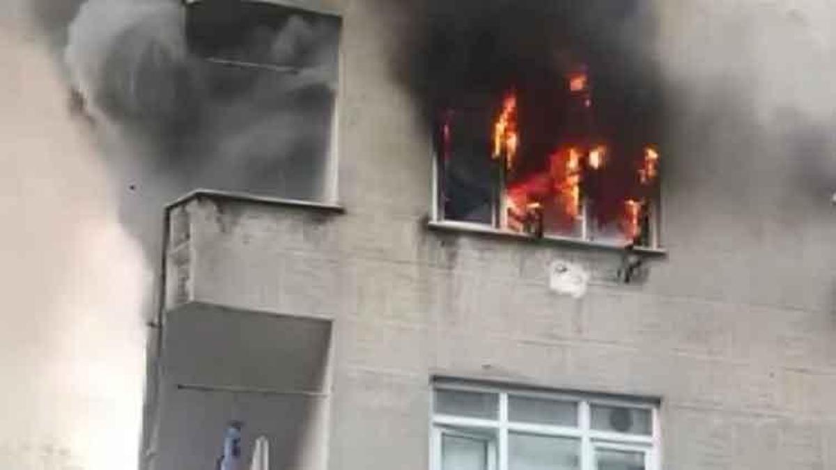 Çakmakla oynayan çocuk evi yaktı