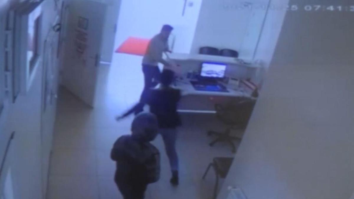 'Kilo vermelisin' diyen doktora bıçaklı saldırı! Bakan Koca paylaştı