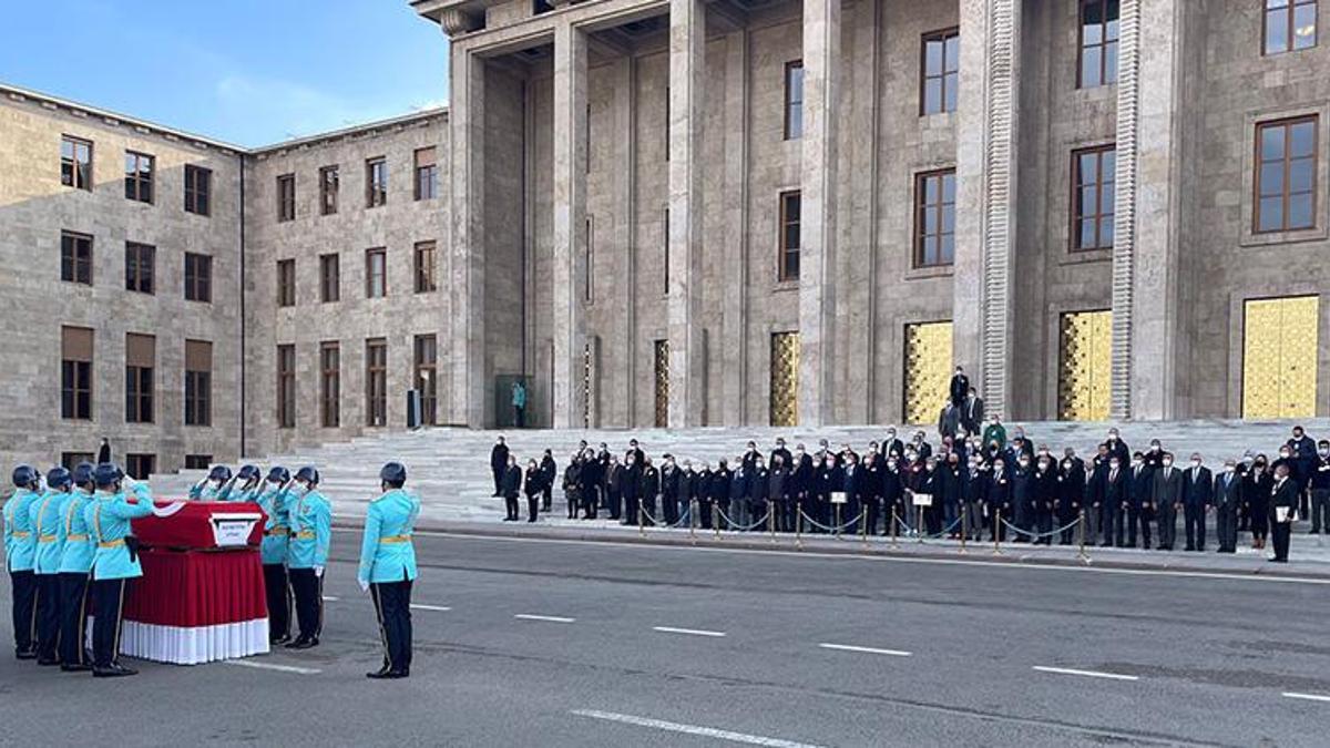 Eski bakan Hayrettin Uysal için TBMM'de tören