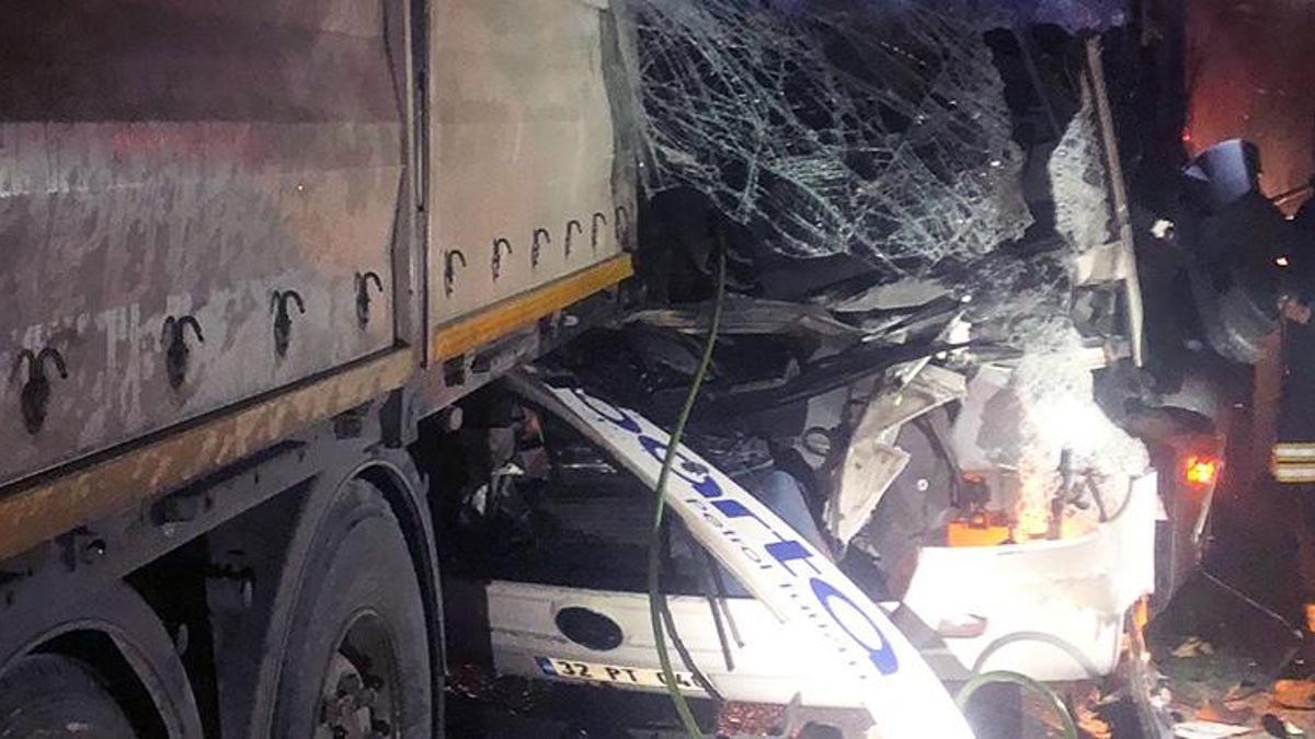 3 TIR ve yolcu otobüsü zincirleme kaza yaptı! 1 ölü, 5 yaralı