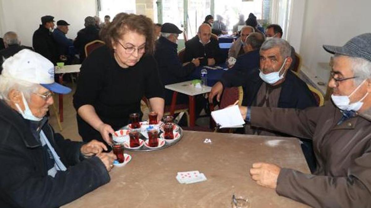 Gelin geldiği mahallede 'kahveci hanım ağa' oldu