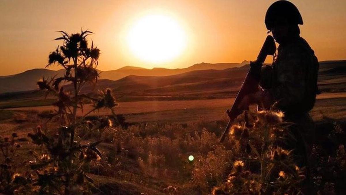 Sınırda hareketli anlar! Kıskıvrak yakalandılar