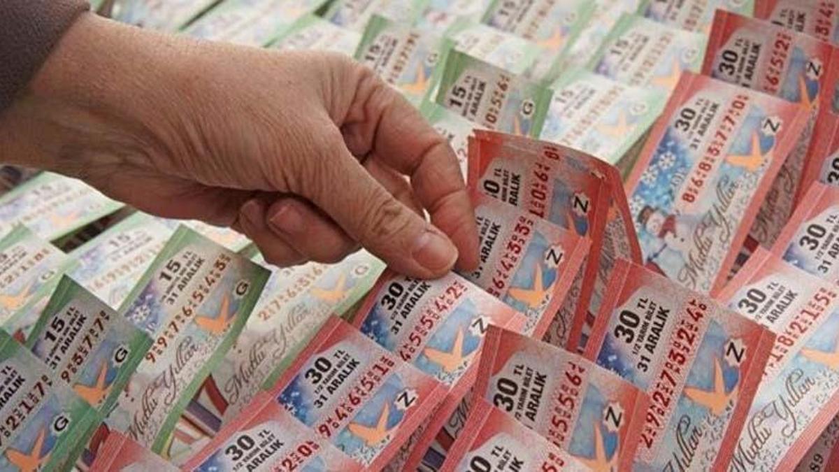 Yılbaşı bilet fiyatları ne kadar, Milli Piyango yılbaşı biletleri satışa çıktı mı? Yılbaşı ikramiyesi 2022 ve çeyrek, yarım ve tam yılbaşı bilet fiyatları!