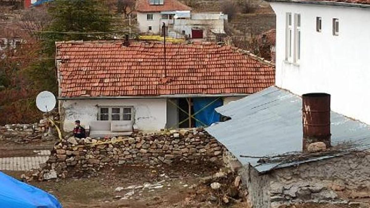 Kan donduran vahşet! 1 aylık bebeğini bıçaklayıp, sobada yakarak öldürdü