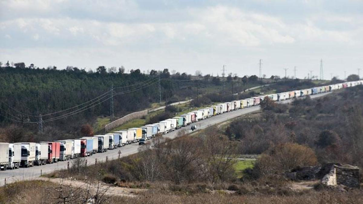 Hamzabeyli Sınır Kapısı'nda 19 kilometrelik kuyruk! Ucu bucağı yok: Yüzde 56,23 arttı...