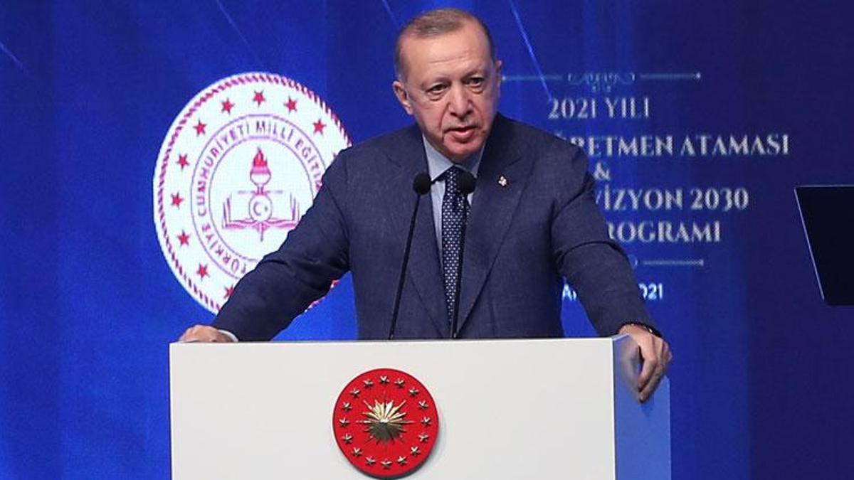 Cumhurbaşkanı Erdoğan canlı yayında duyurdu! Öğretmenlere güzel haber...