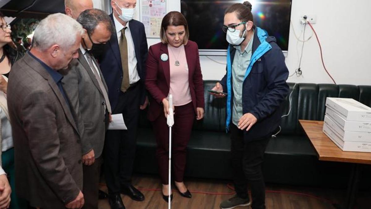 Akıllı bastonlar sayesinde görme engelli vatandaşlar istedikleri yere gidebilecek